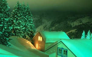 Fondos hd casas en medio de montañas con nieve