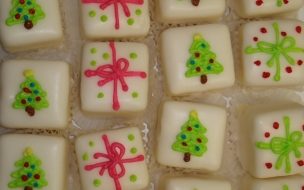 Fondo de pantalla dulces con arbolitos y regalos