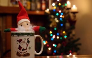 Fondo de pantalla arbol y taza de papanoel