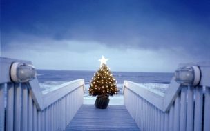 Arbol de navidad en la playa
