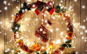Christmas 2560x1440 new year wreath garland gift balls decorations