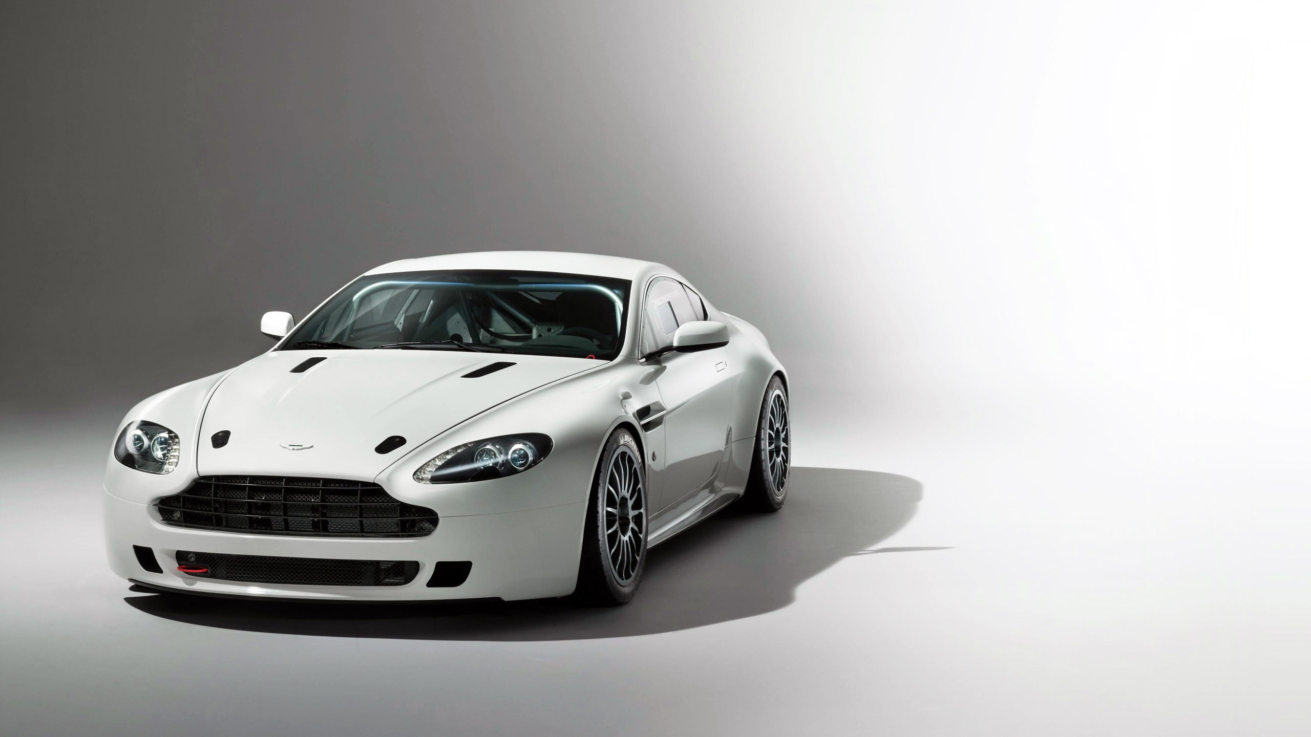 Aston martin vantage gt4