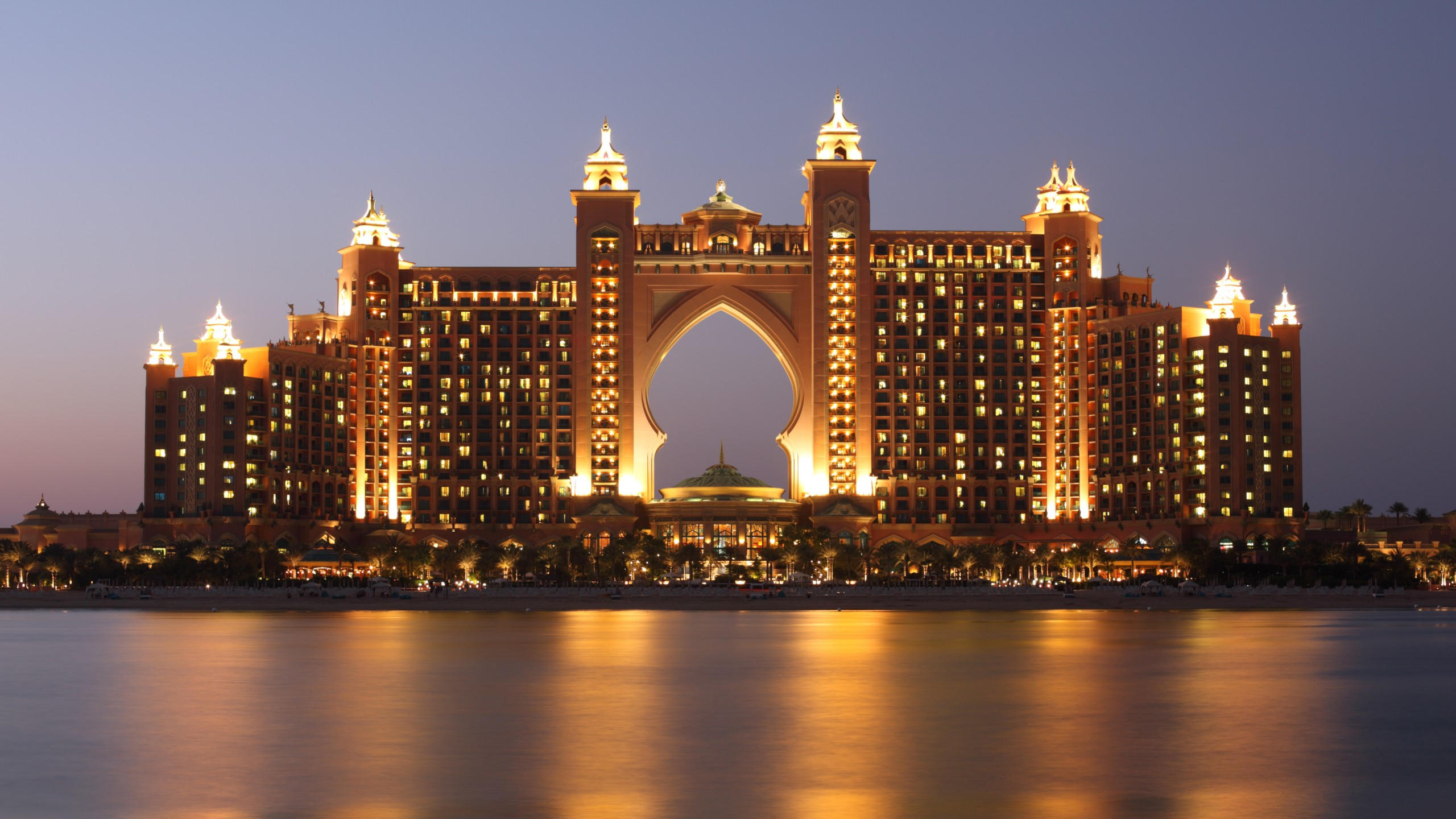Atlantis 2560x1440 dubai hotel night resort sea ocean water sky