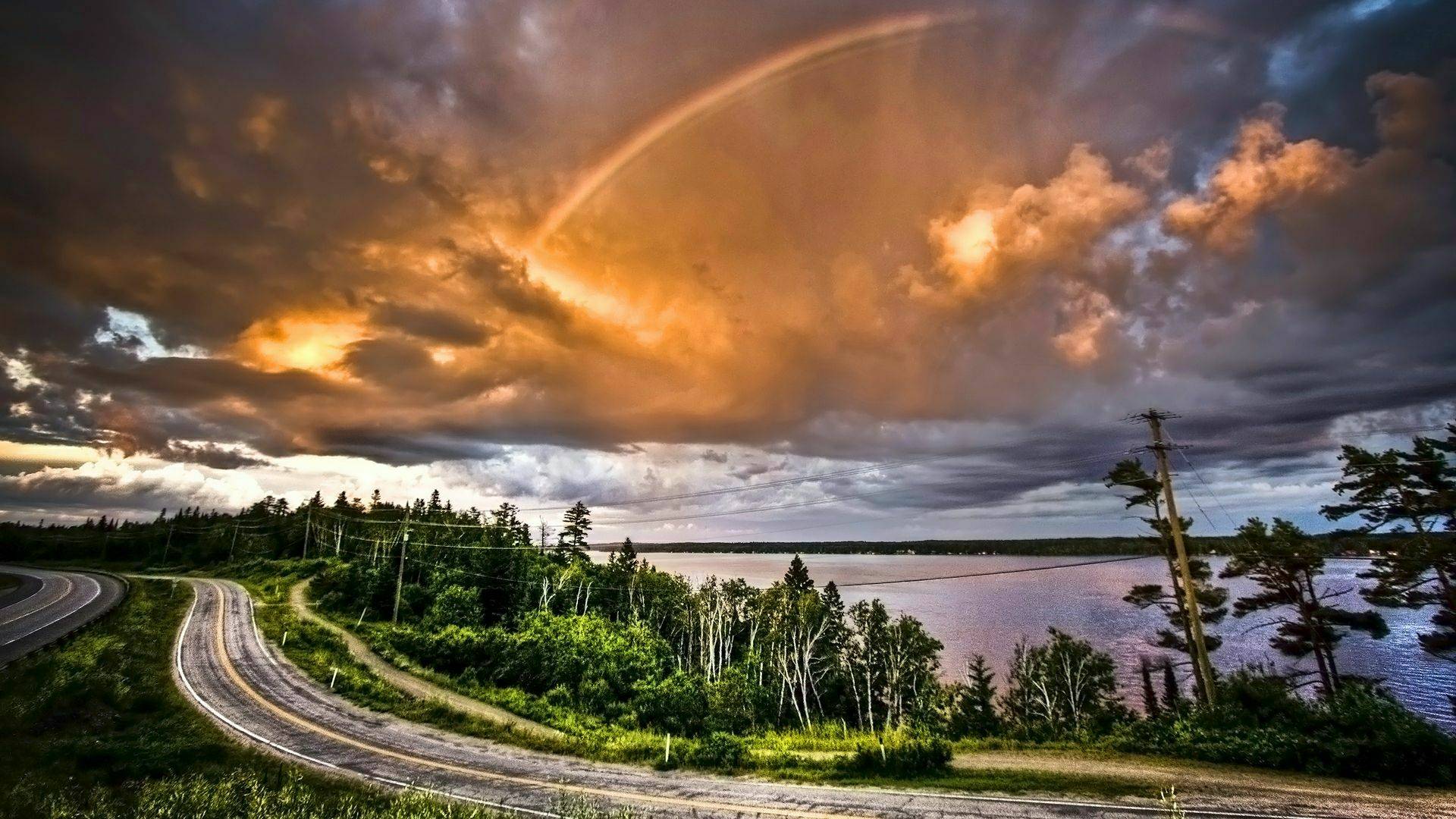 Caida del sol junto a un rio