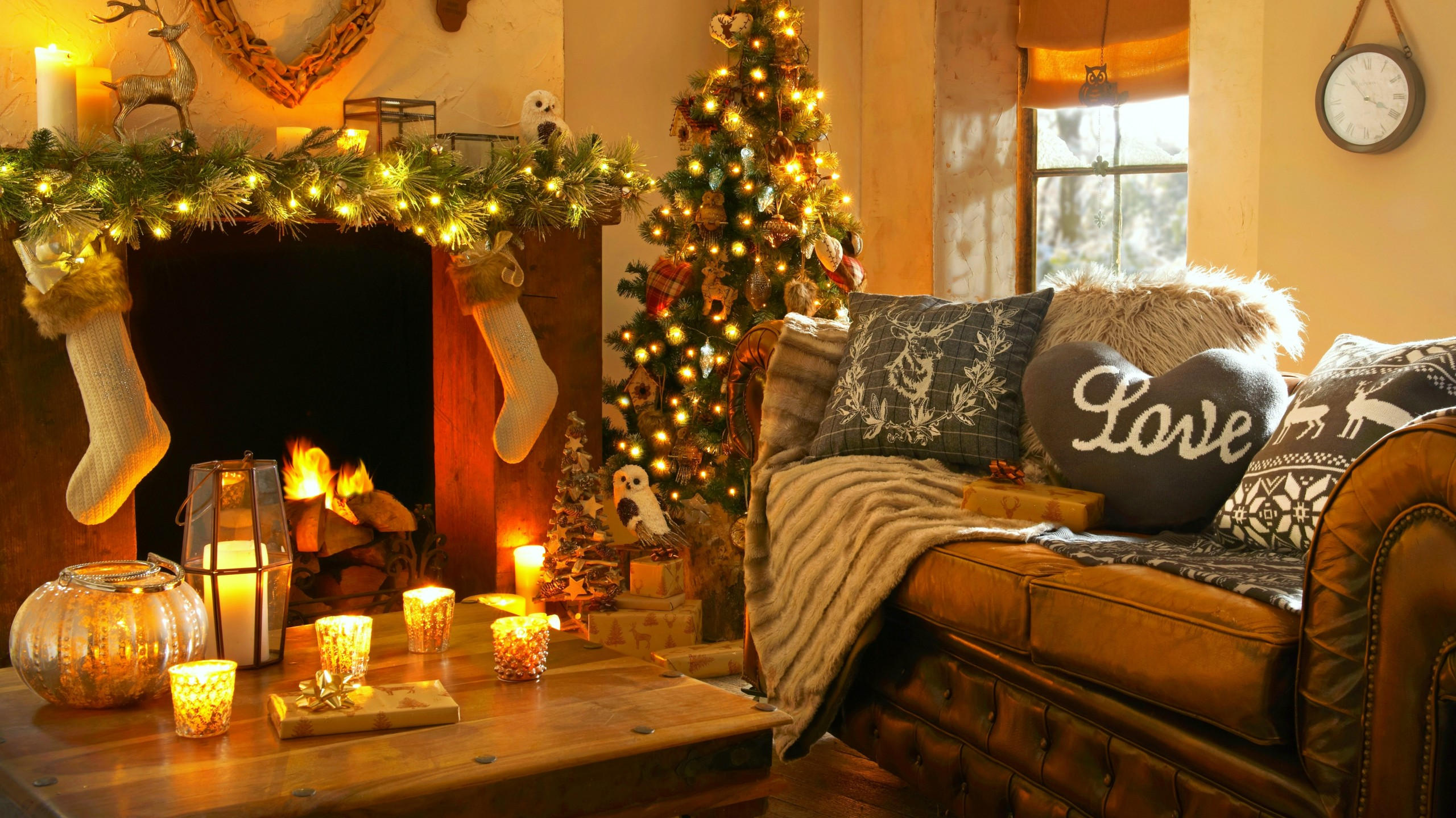 Christmas 2560x1440 new year home light fire candles pillows