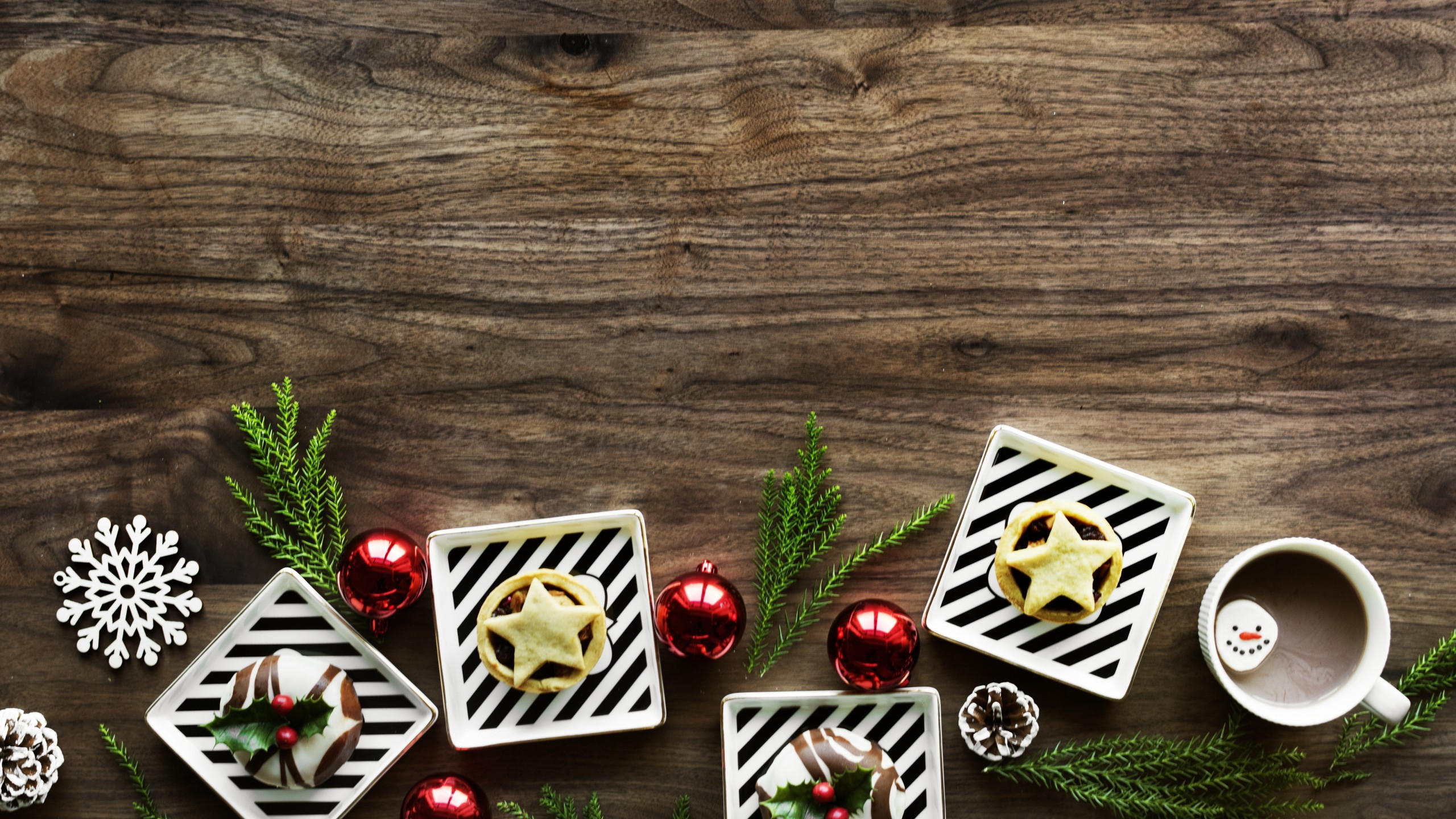 Christmas 2560x1440 new year toys fir tree cake 5k