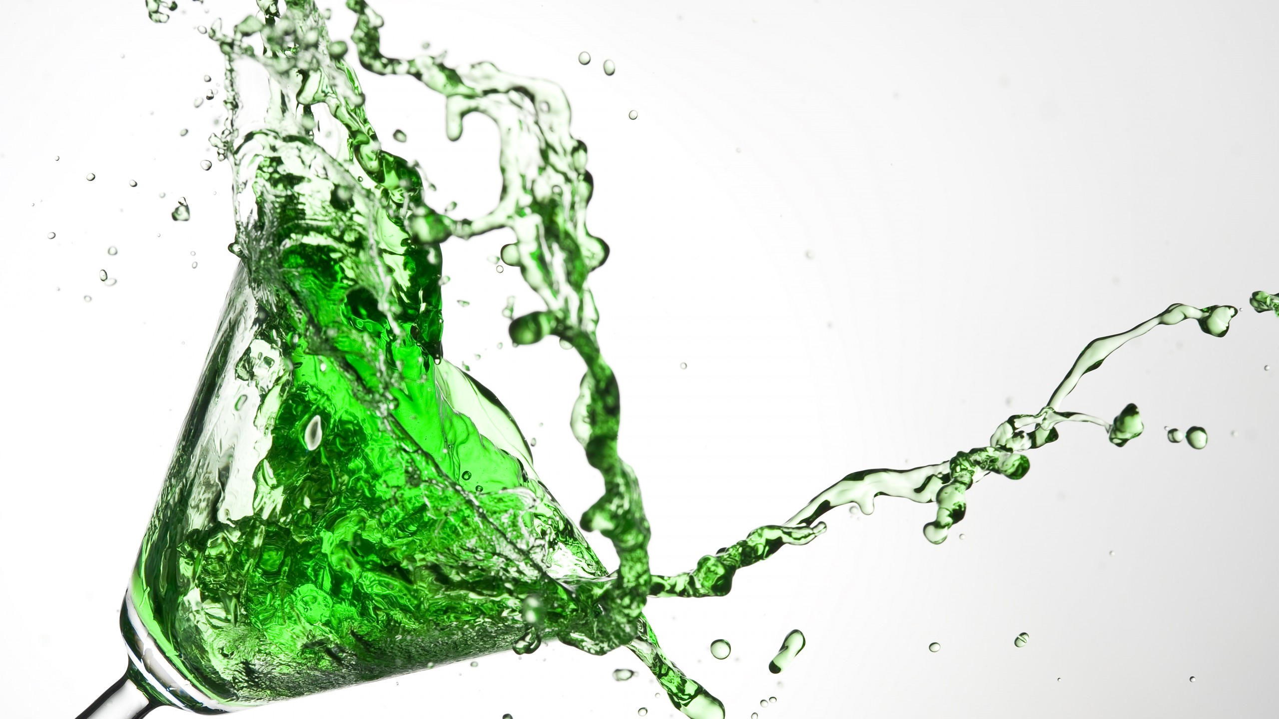 Cocktail 2560x1440 splash 8k