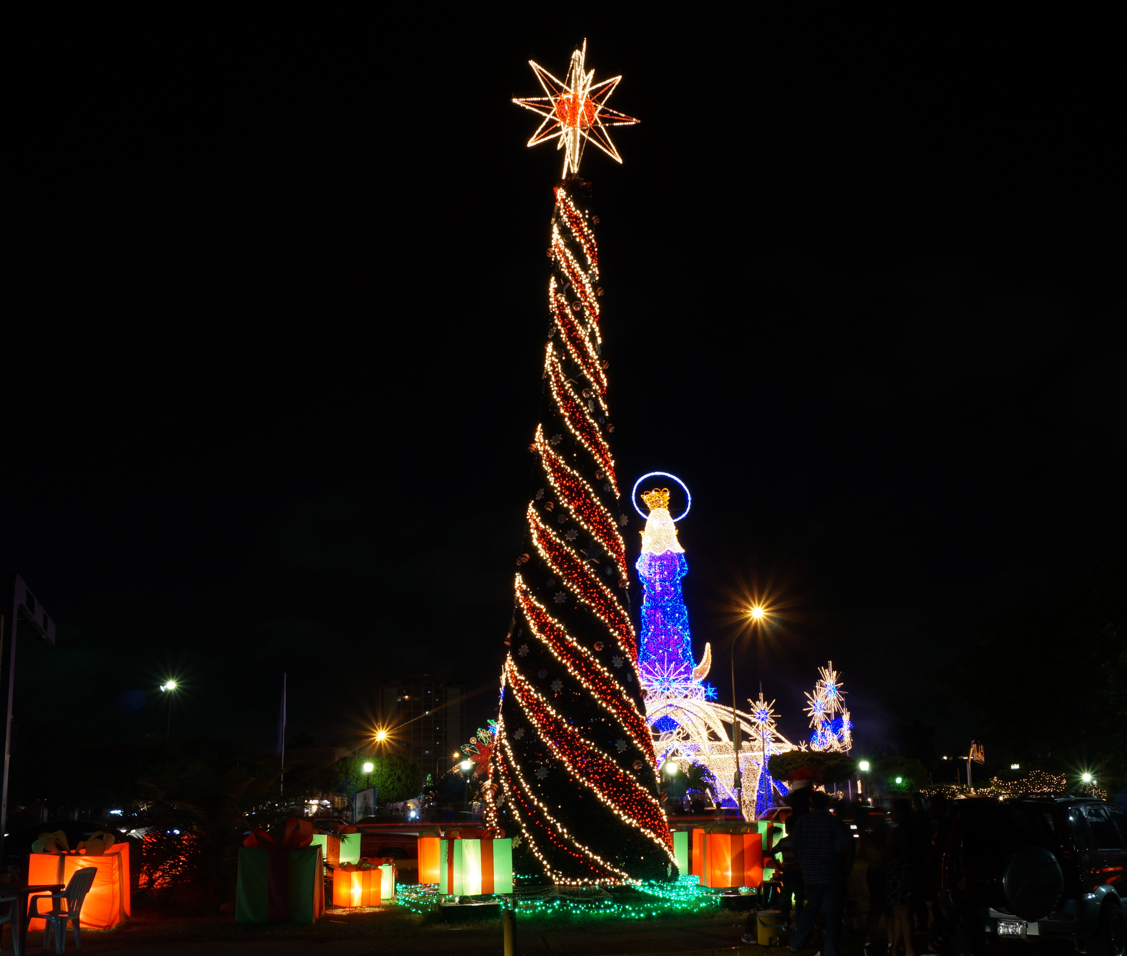 Fondo de pantalla arbol de Navidad largo