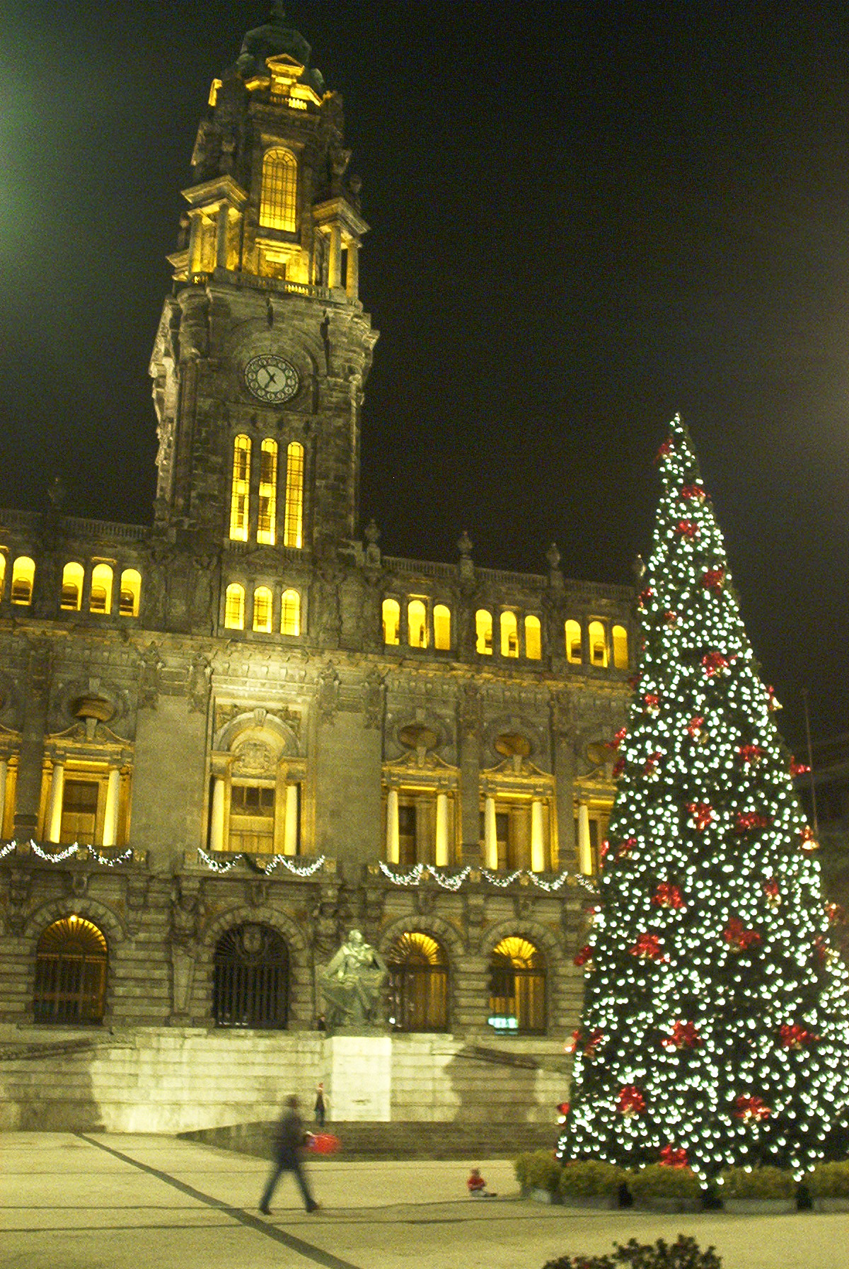 Fondos de pantalla hd arbolito frente a iglesia