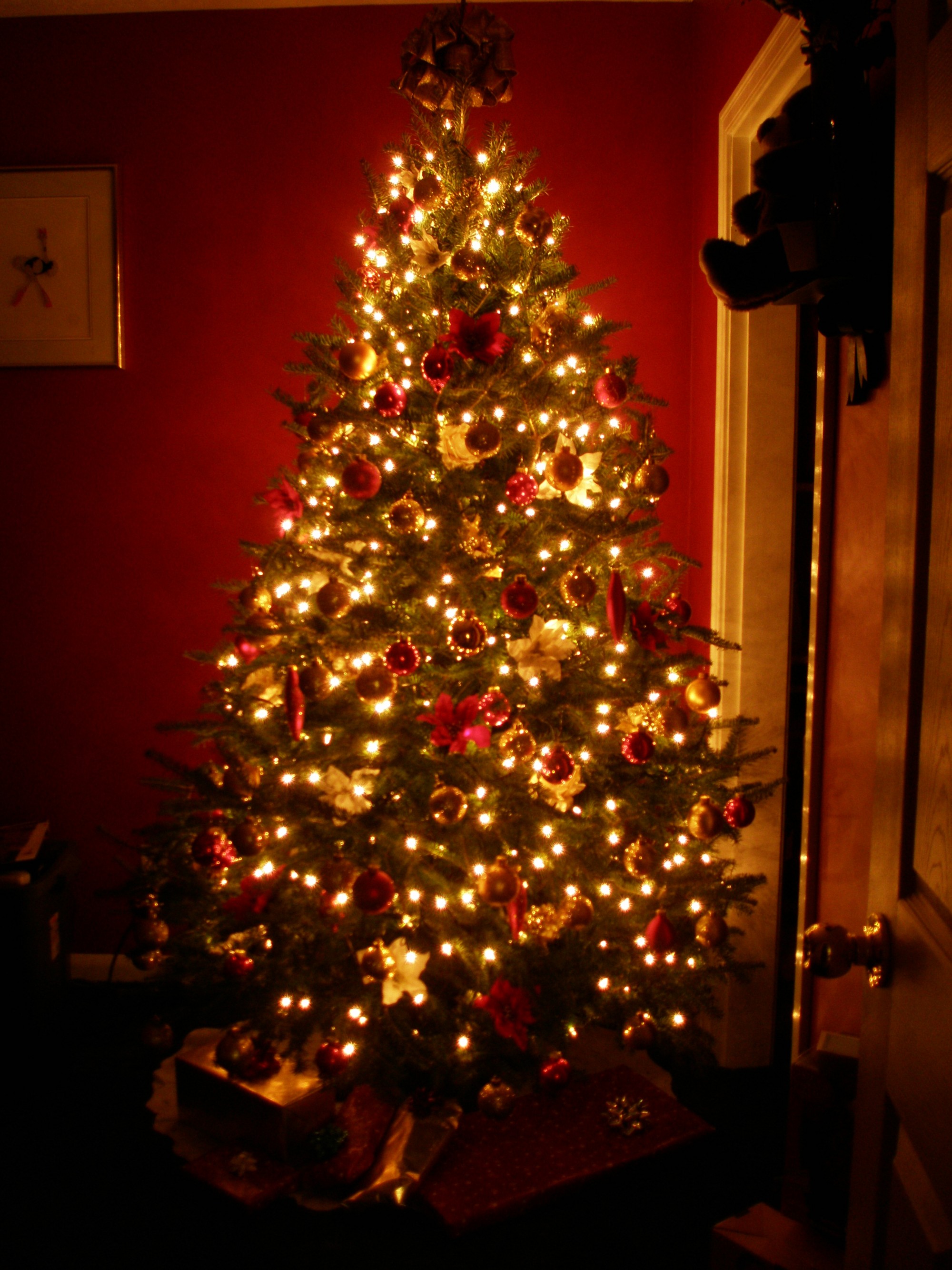 Fondos Hd arbolito navideño con flores rojas