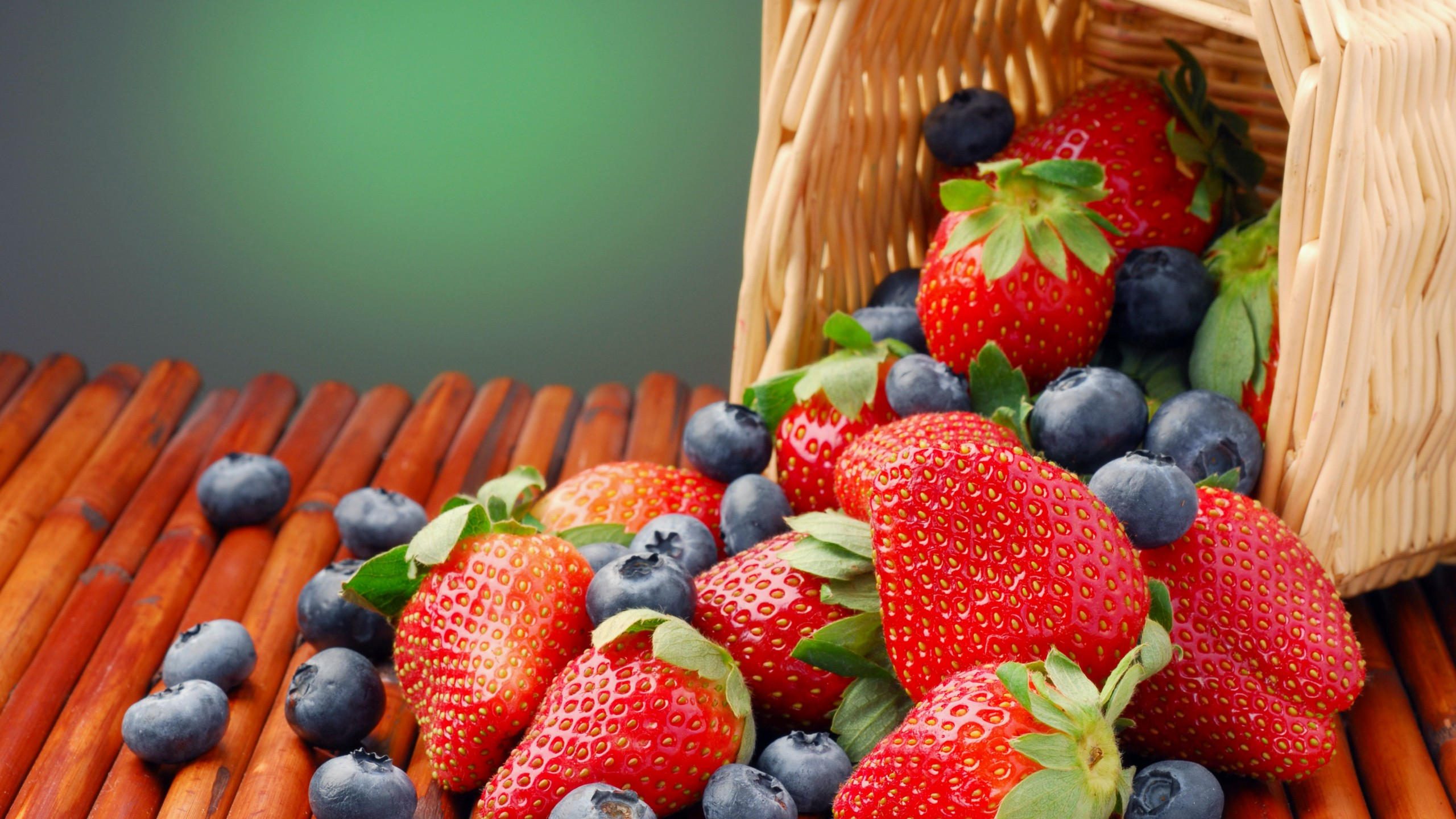 Fruits 2560x1440 summer berries strawberry blackberry basket