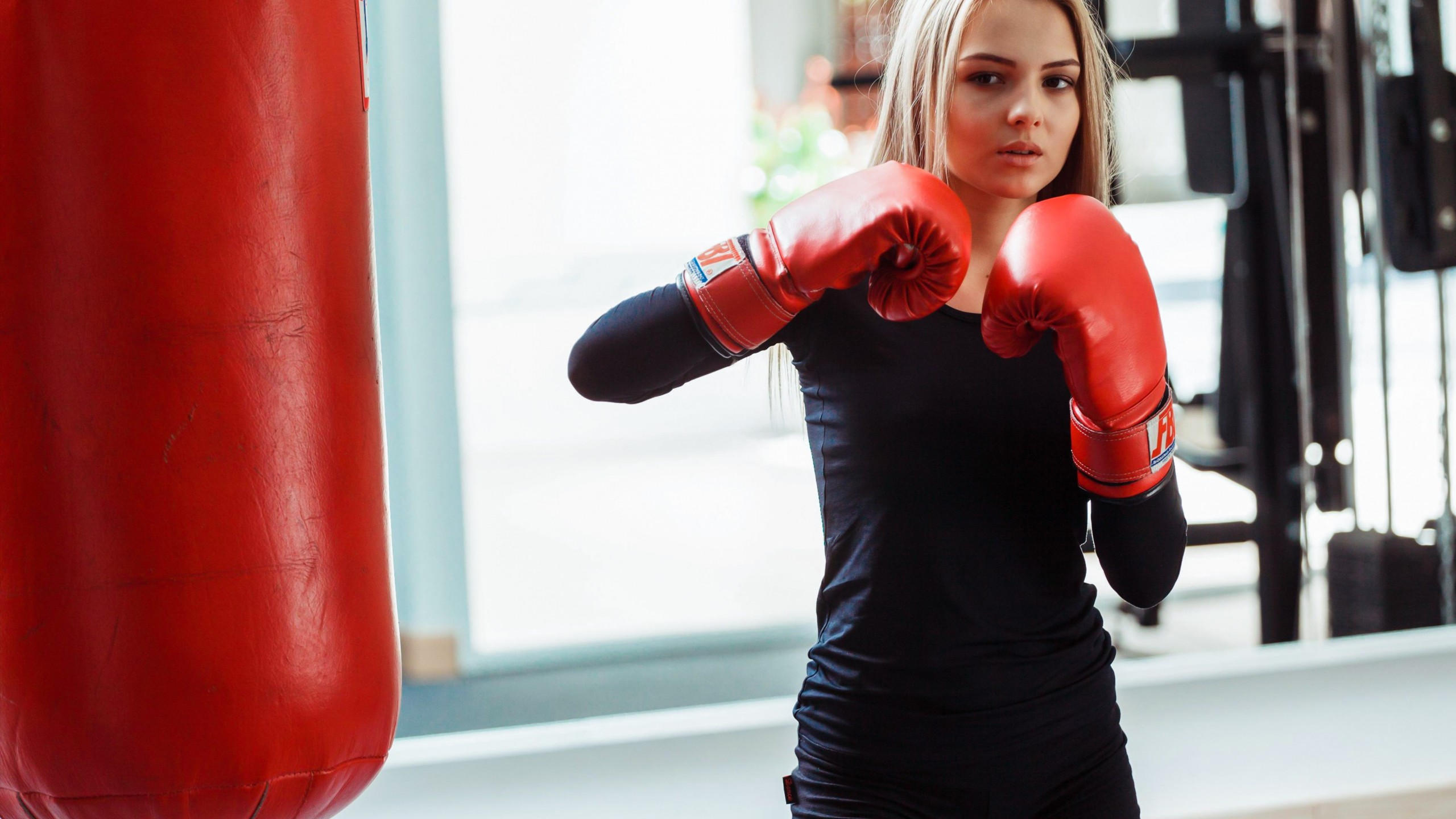 Girl 2560x1440 training weight loss twine