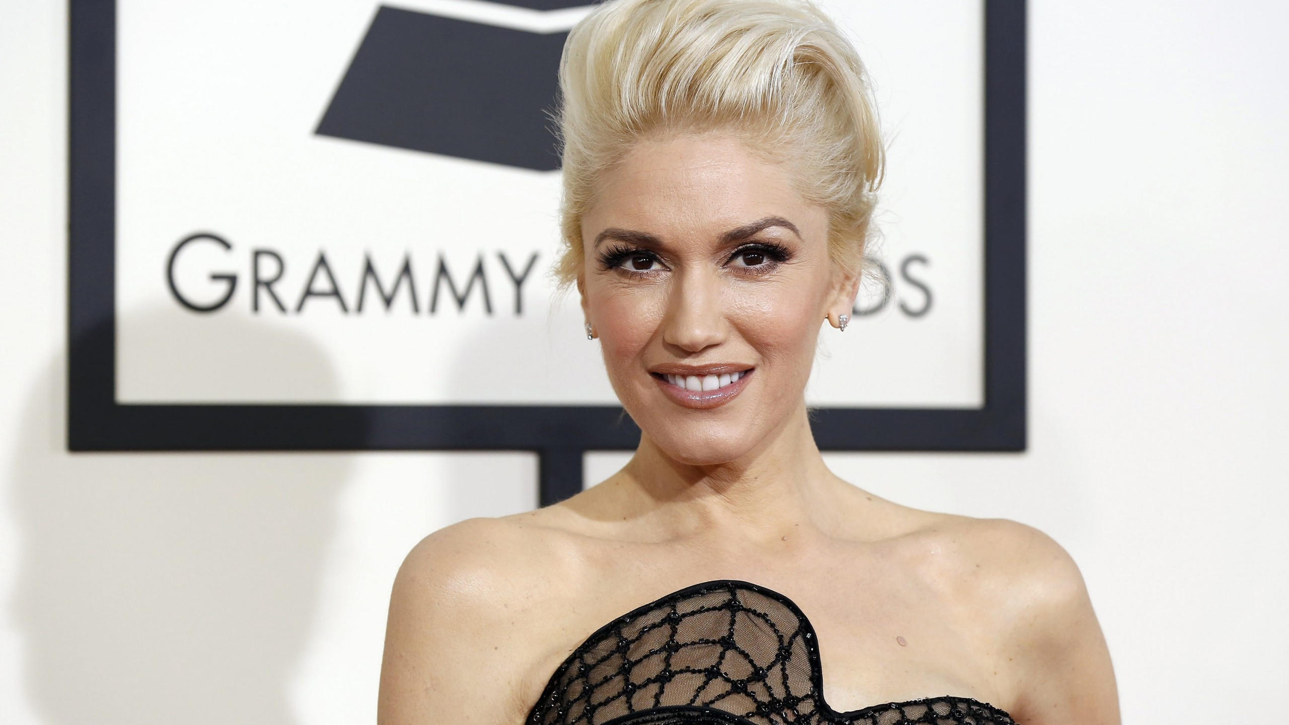 Gwen stefani 2560x1440 most popular celebs in 2015 grammys 2015 best
