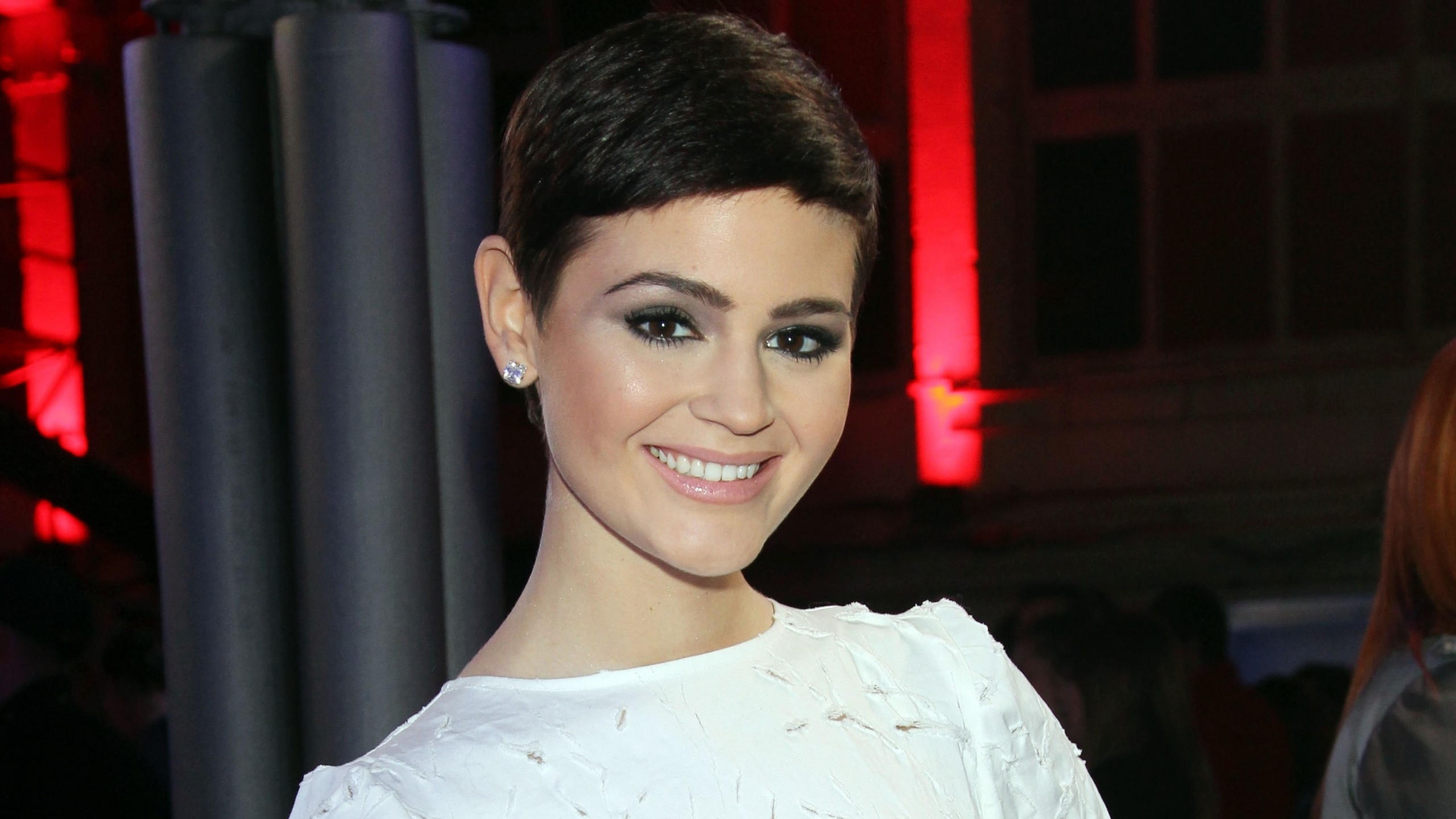 Honorata skarbek 2560x1440 top music artist and bands singer