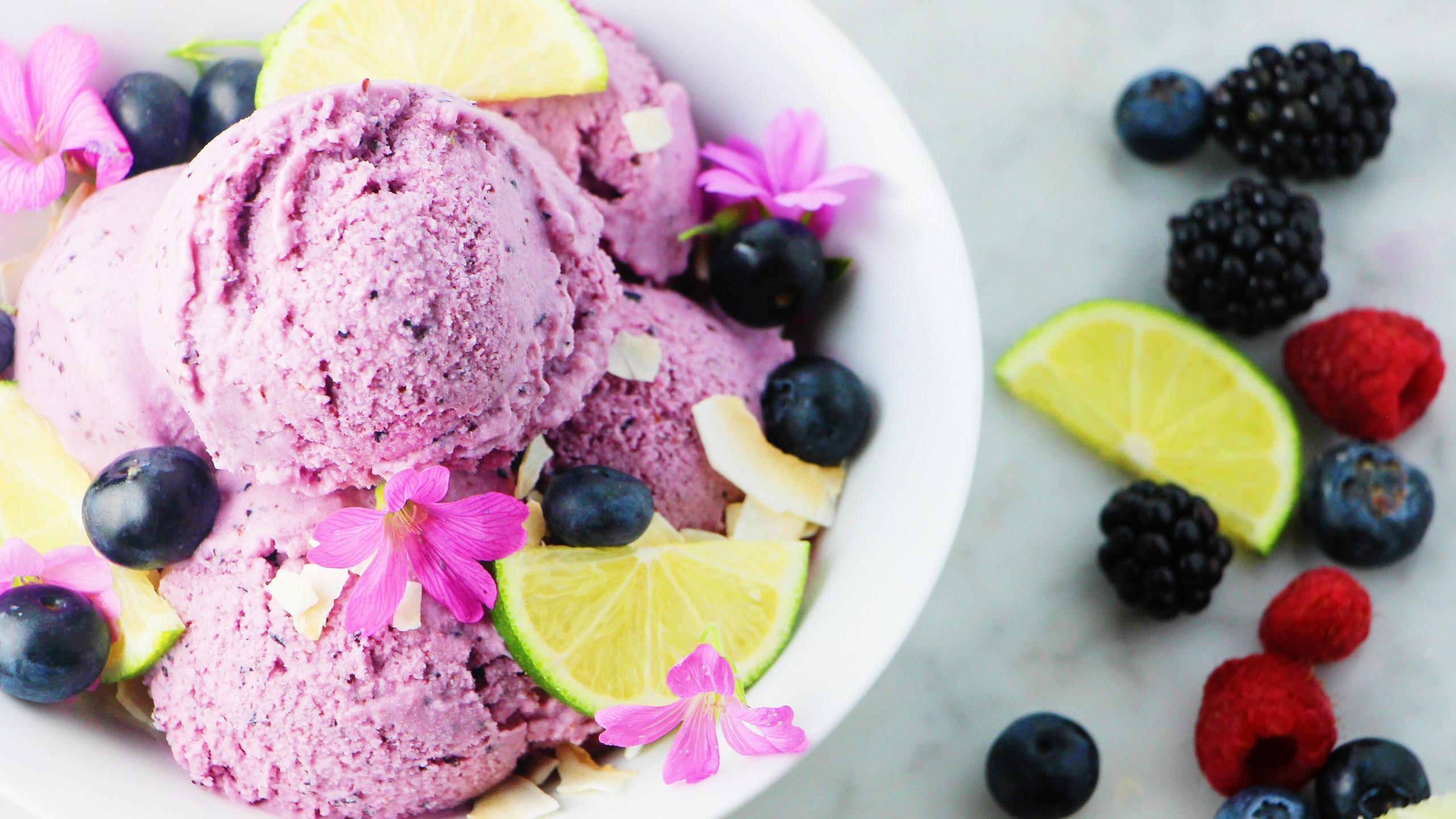 Ice cream 2560x1440 lime blackberries raspberries delicious 4k