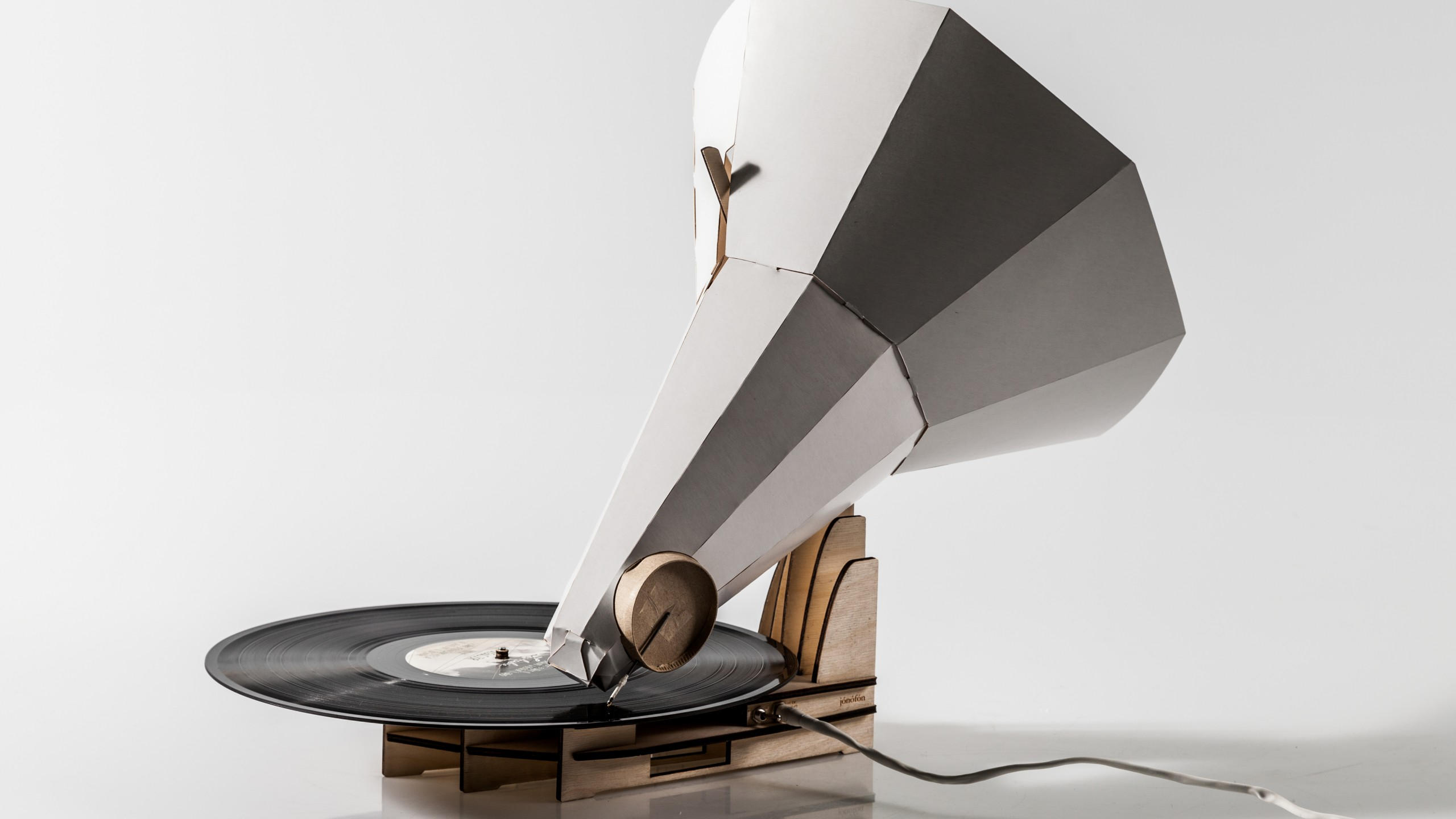 Jonofon 2560x1440 gramophone invention iceland vinyl papercraft music