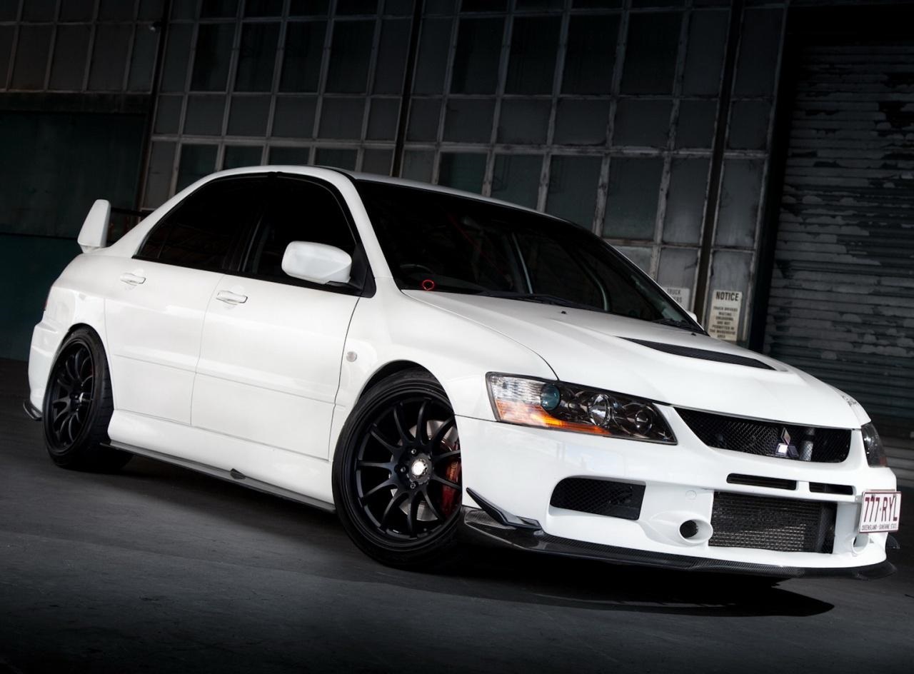 Lancer Evolution White On The Road wallpaper