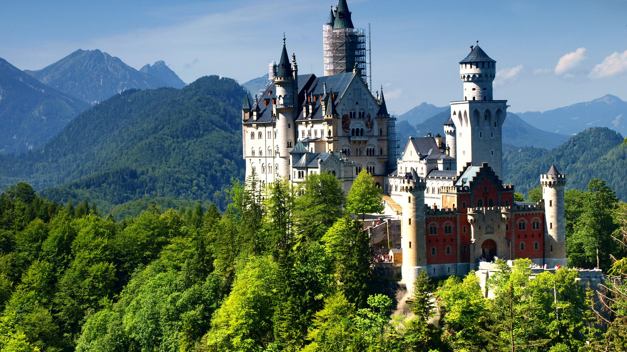 Neuschwanstein castle 2560x1440 bavaria germany alps mountain castle