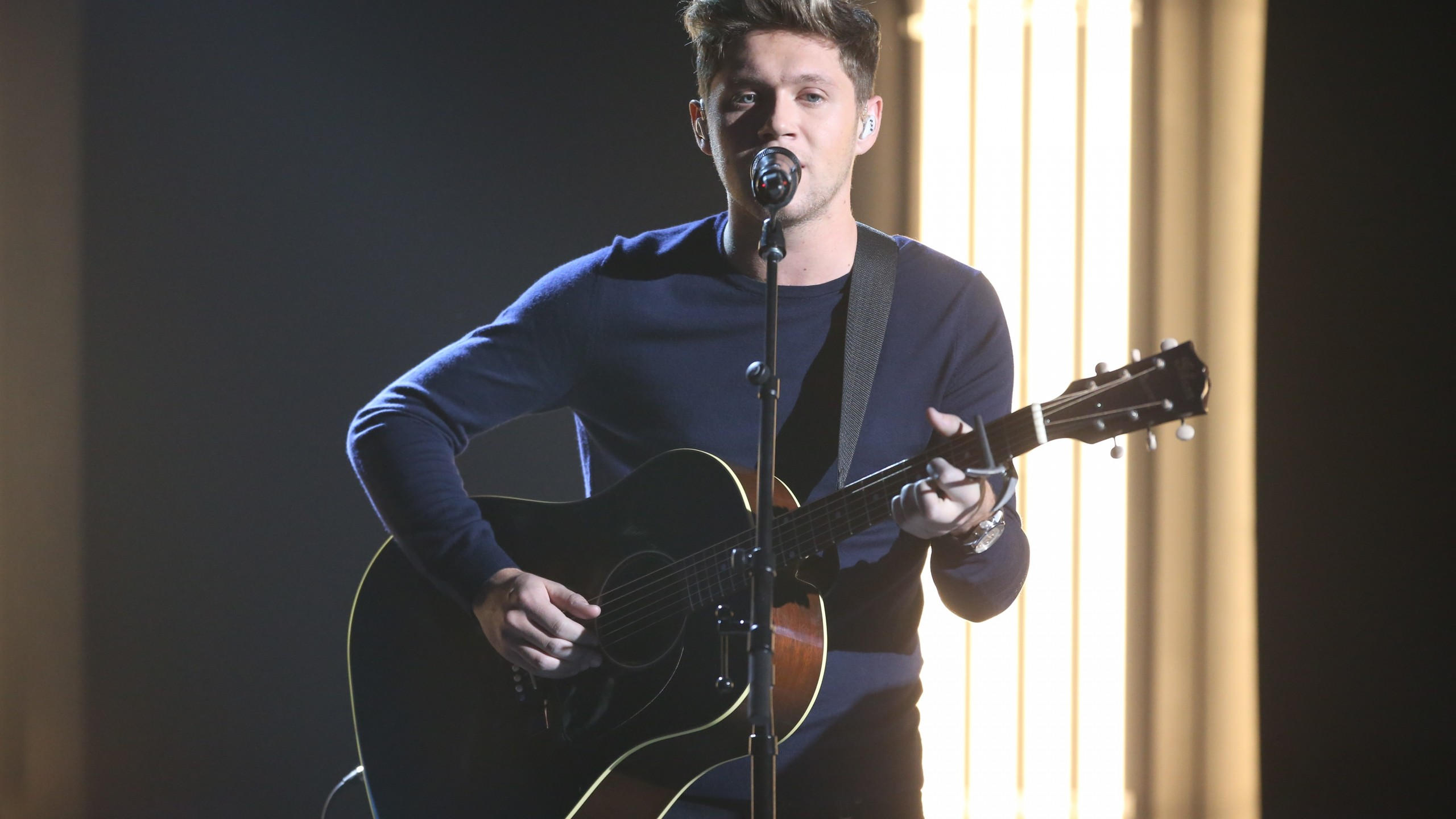 Niall horan 2560x1440 photo 5k
