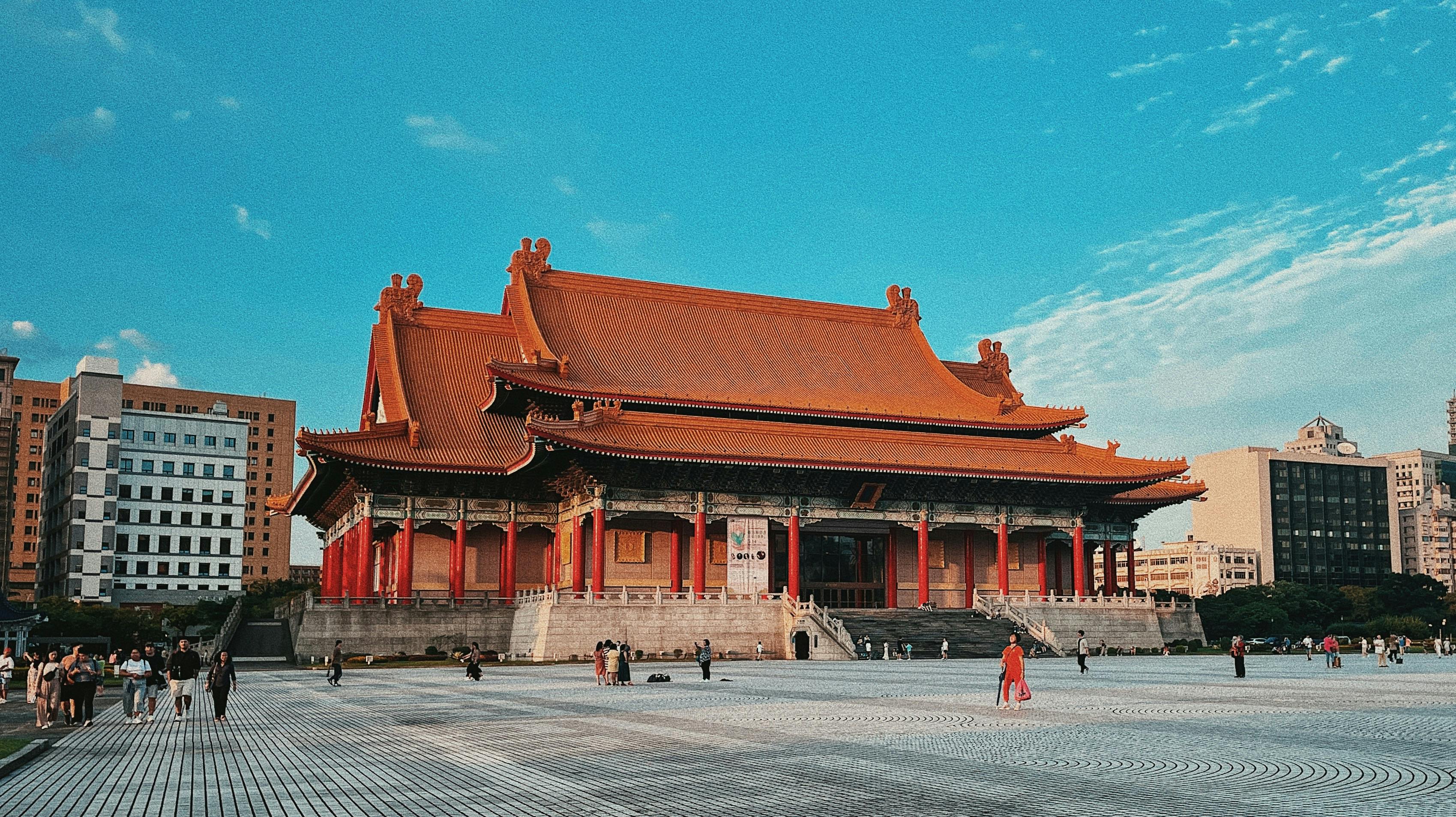 Templo tradicional en ciudad, arquitectura, paisaje urbano, fondo de pantalla.