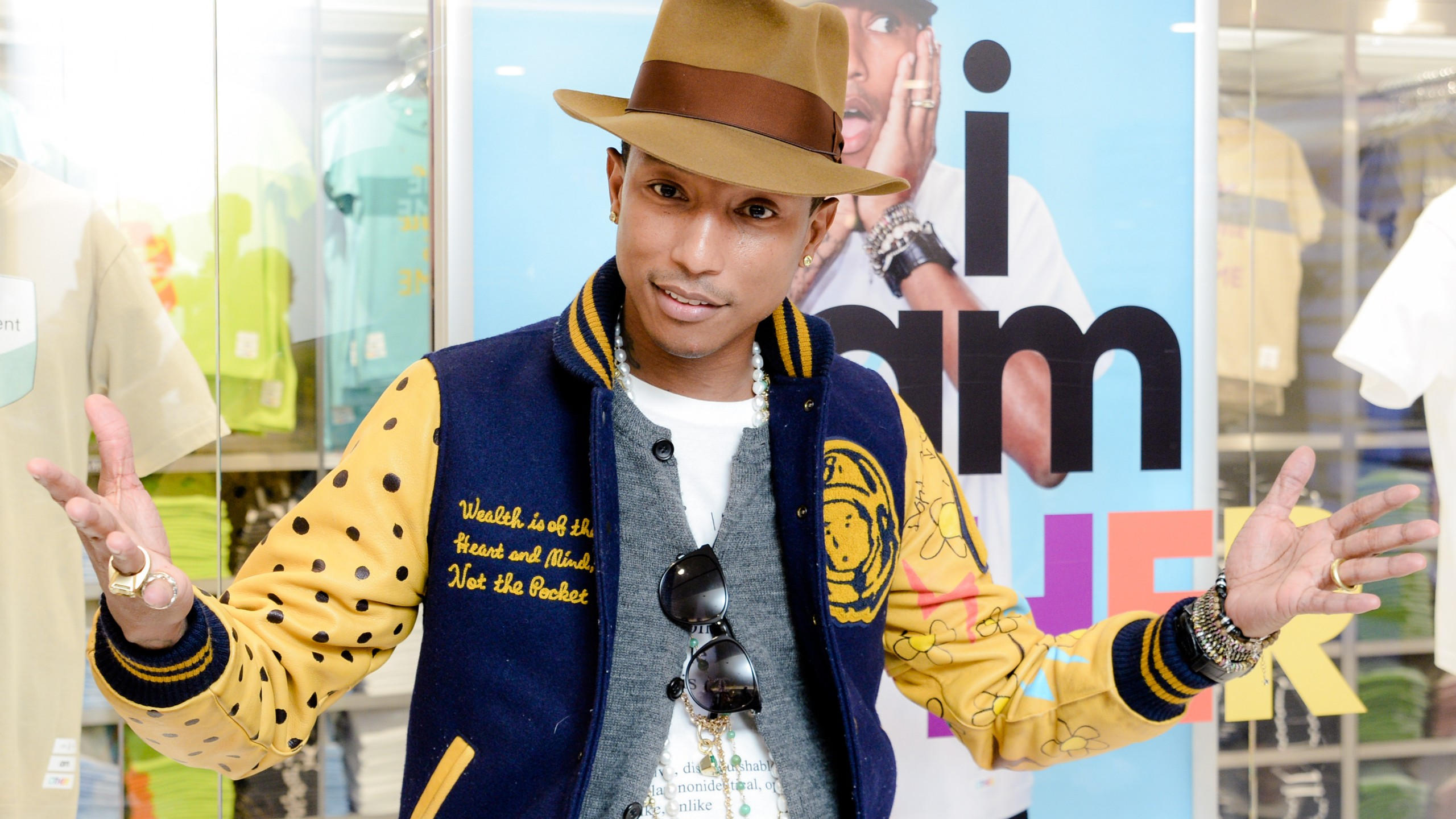 Pharrell williams 2560x1440 most popular celebs in 2015 grammys 2015