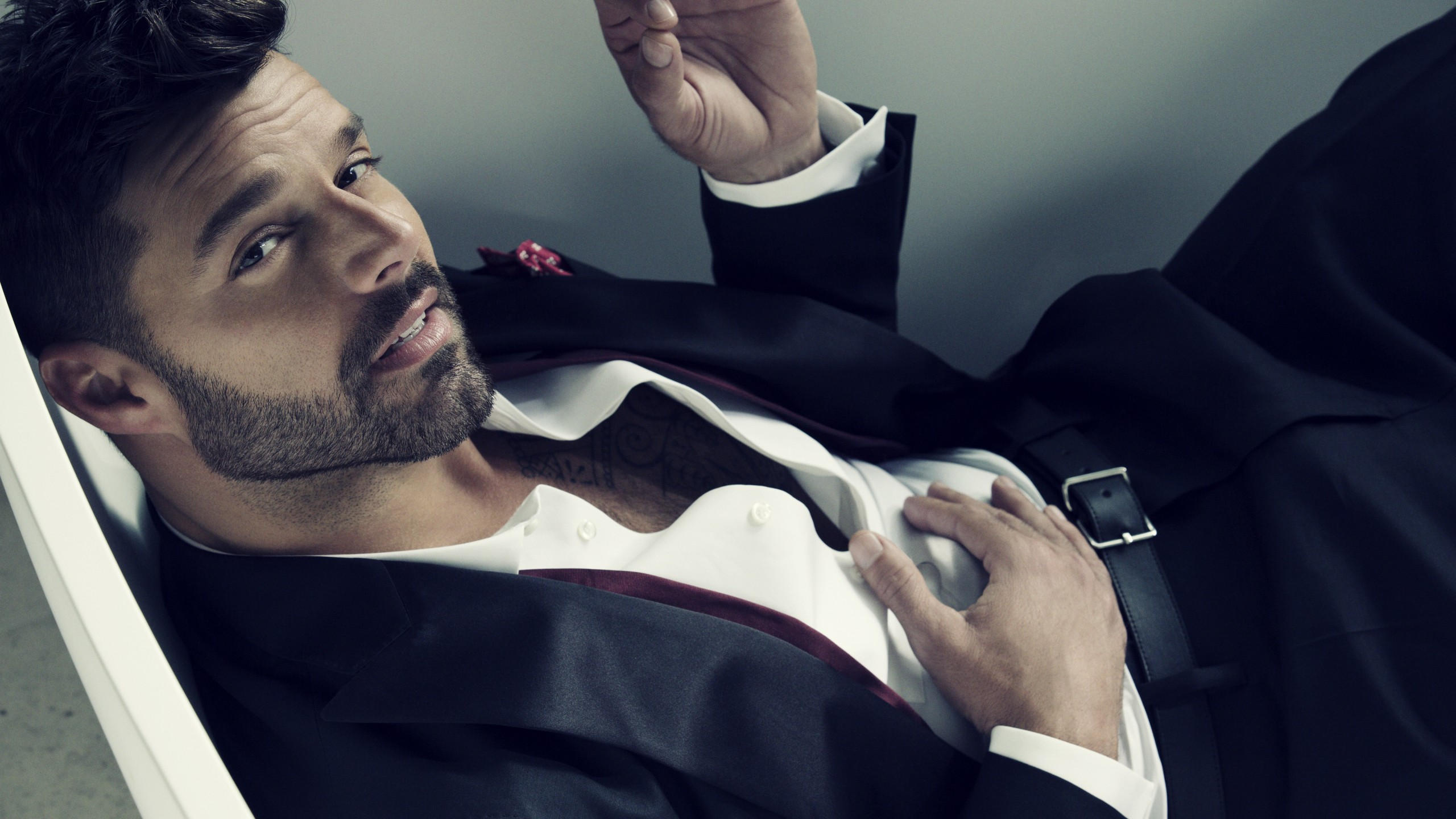 Ricky martin 2560x1440 top music artist and bands singer