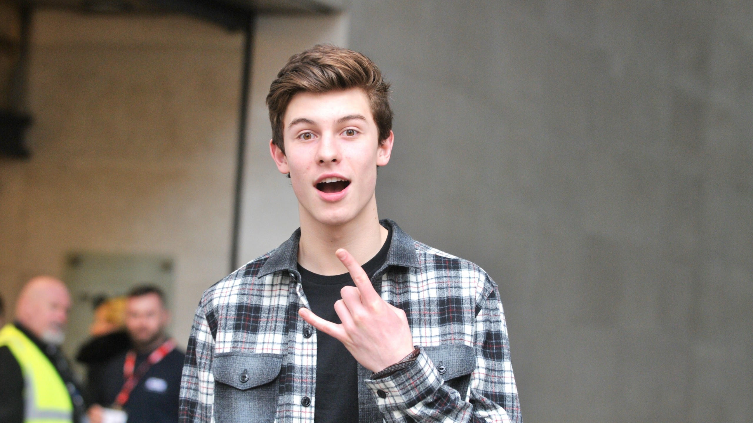 Shawn mendes 2560x1440 top music artist and bands blogger