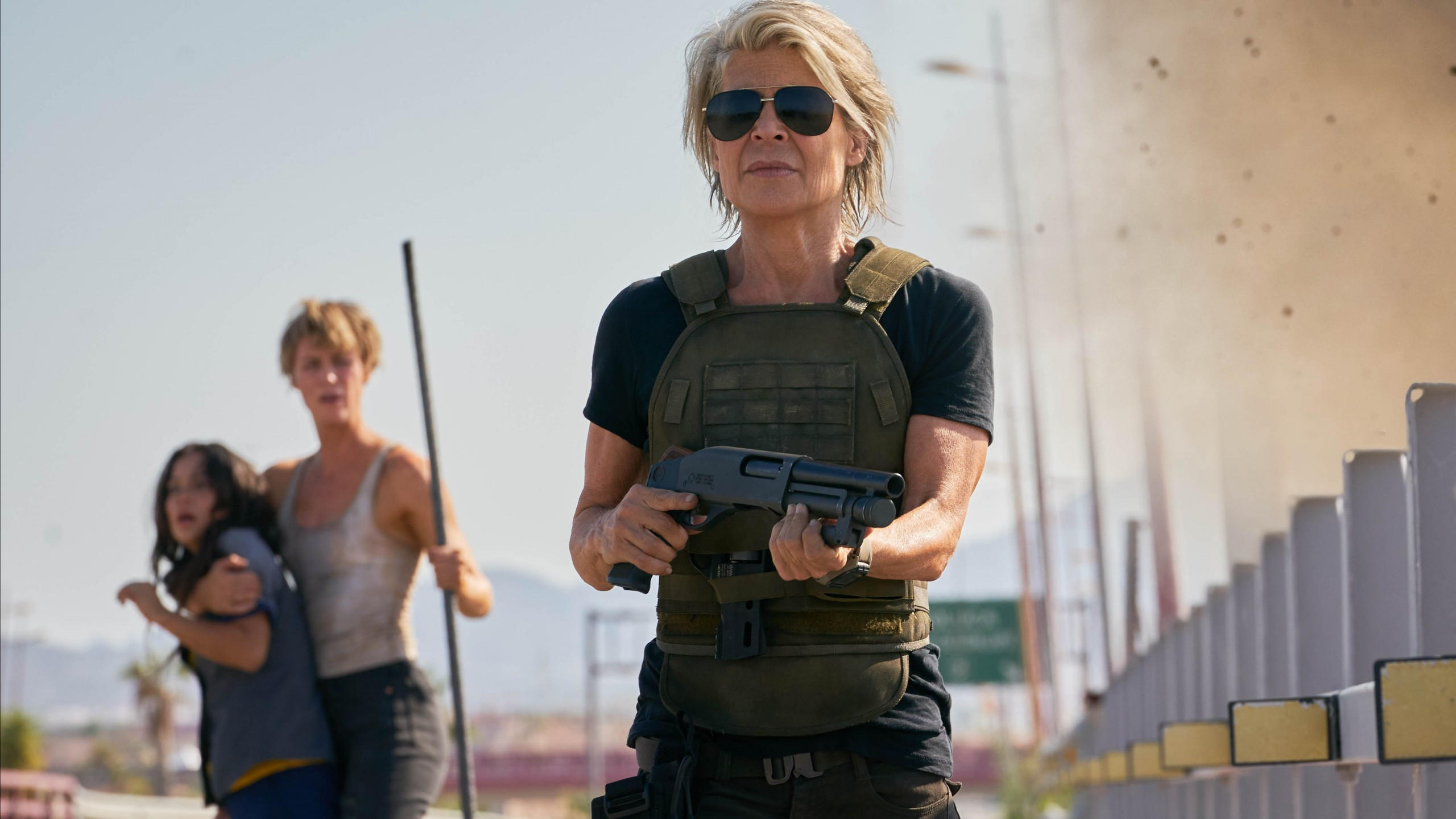 Terminator dark fate 2560x1440 mackenzie davis linda hamilton natalia