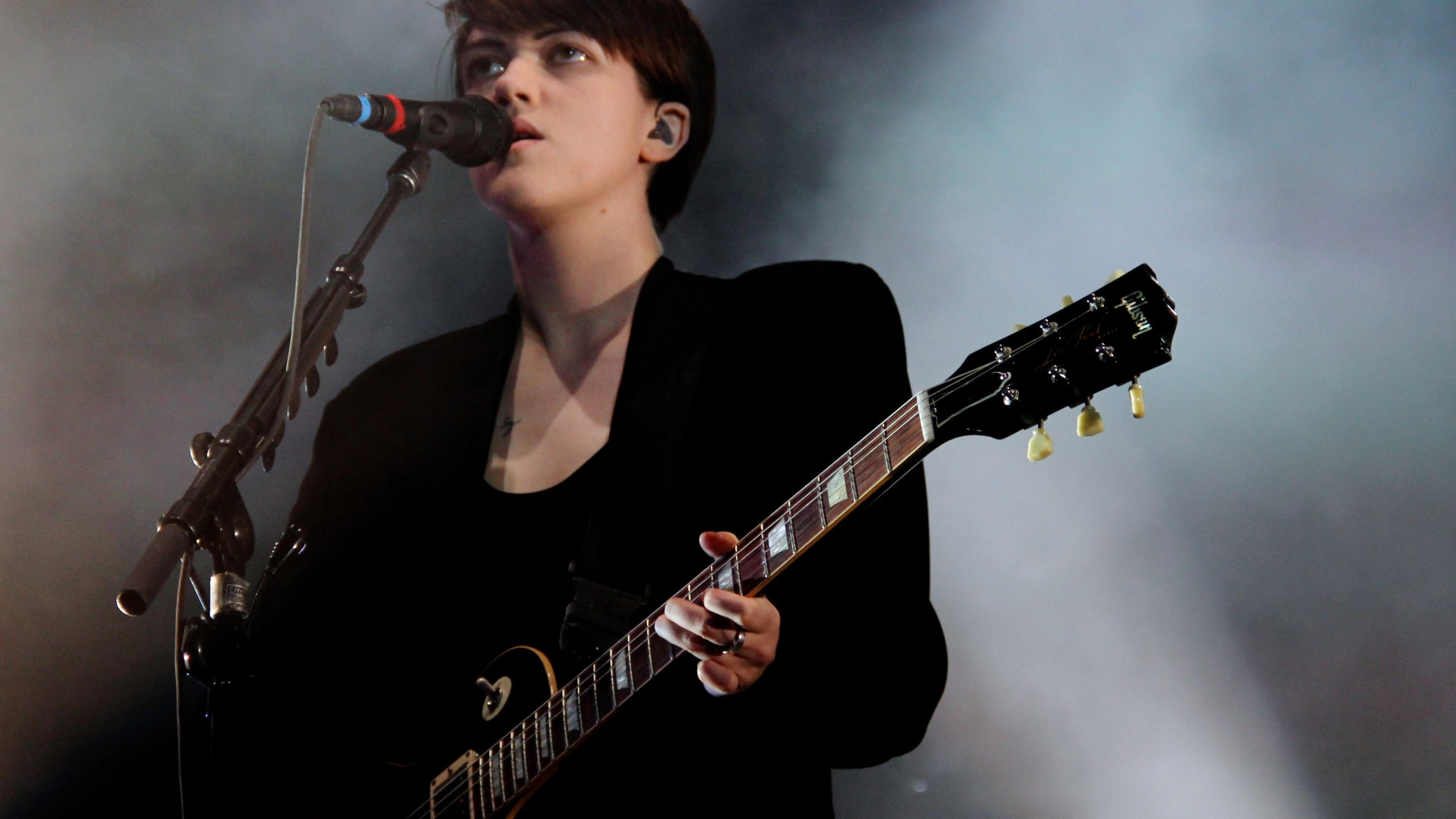 The xx 2560x1440 top music artist and bands romy madley croft