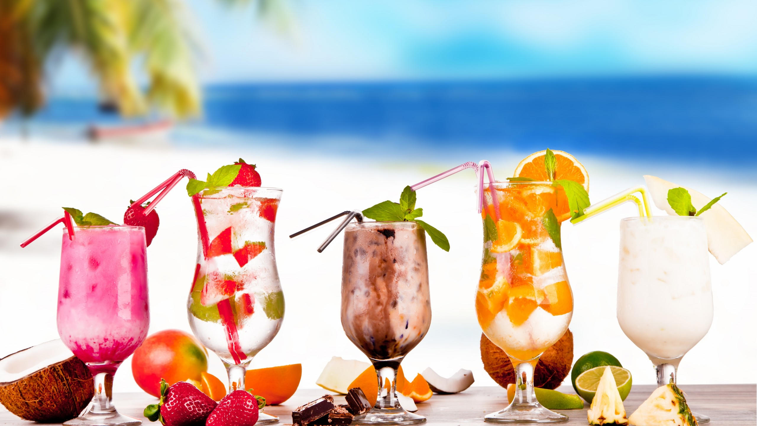 Tropical cocktail 2560x1440 strawberry coconut chocolate pineapple