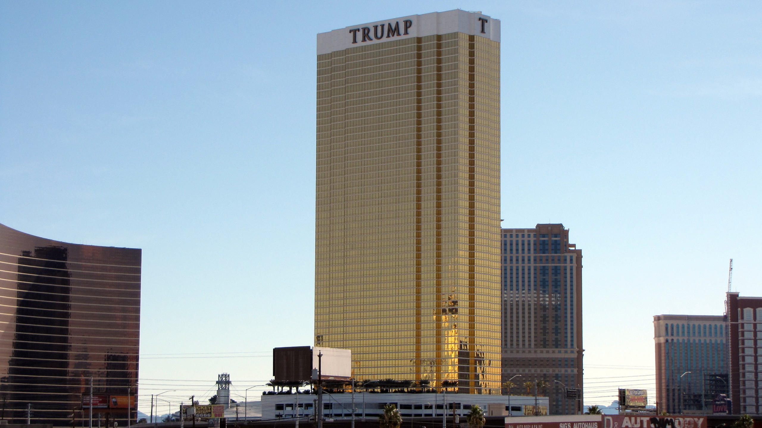 Trump 2560x1440 hotel las vegas usa