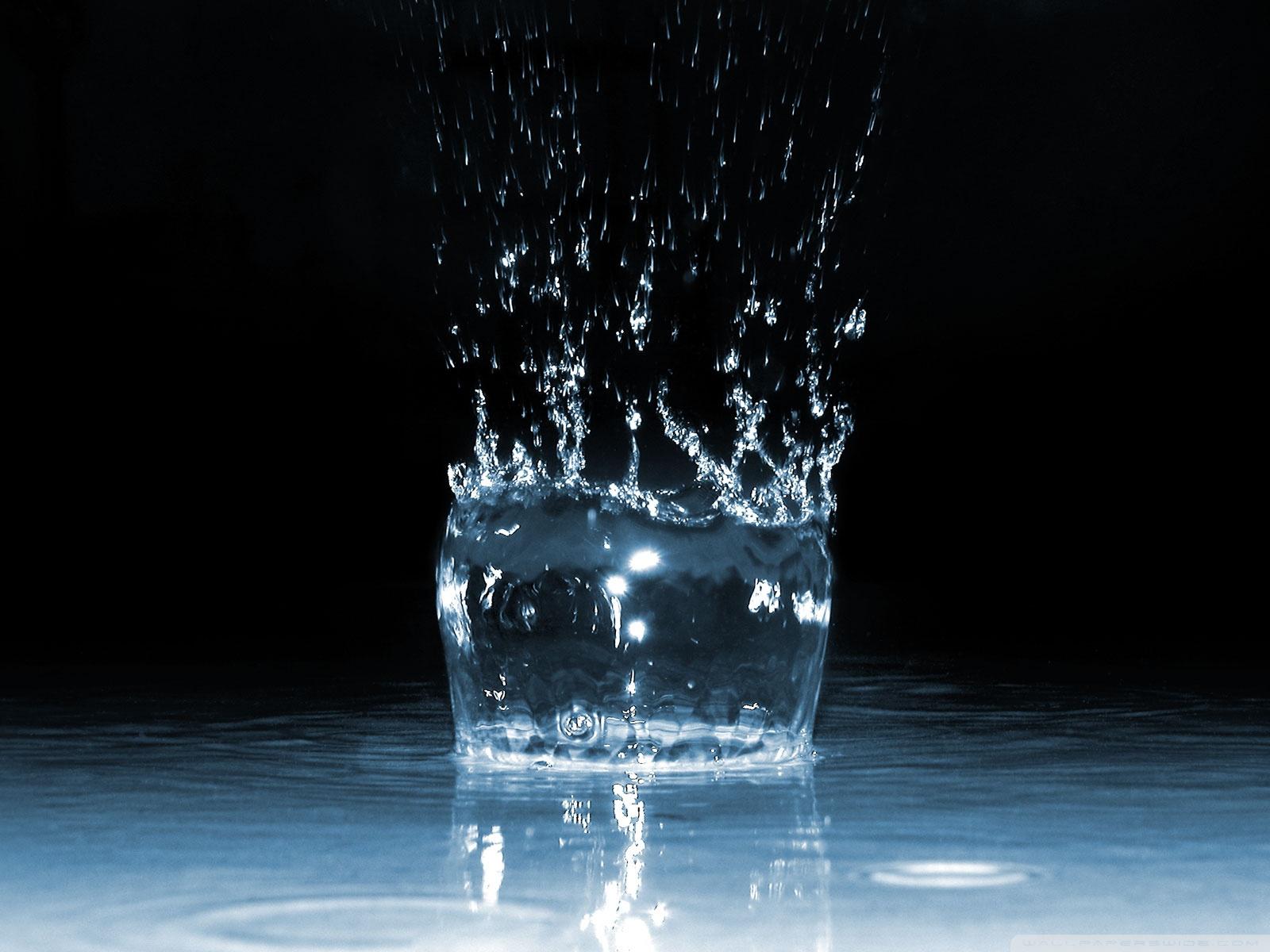 Water Splash Dark wallpaper