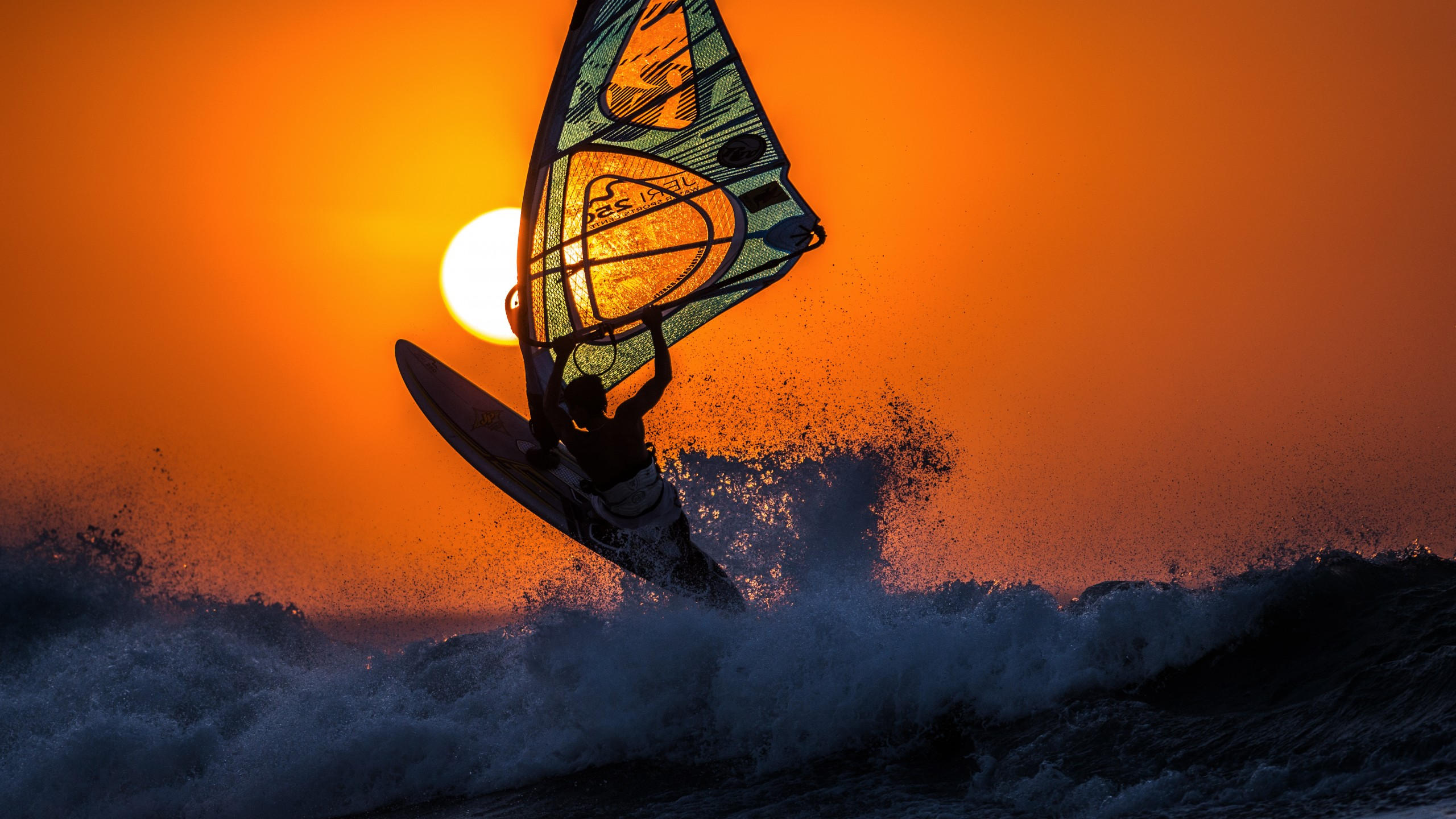 Windsurfing 2560x1440 sunset sky sea waves