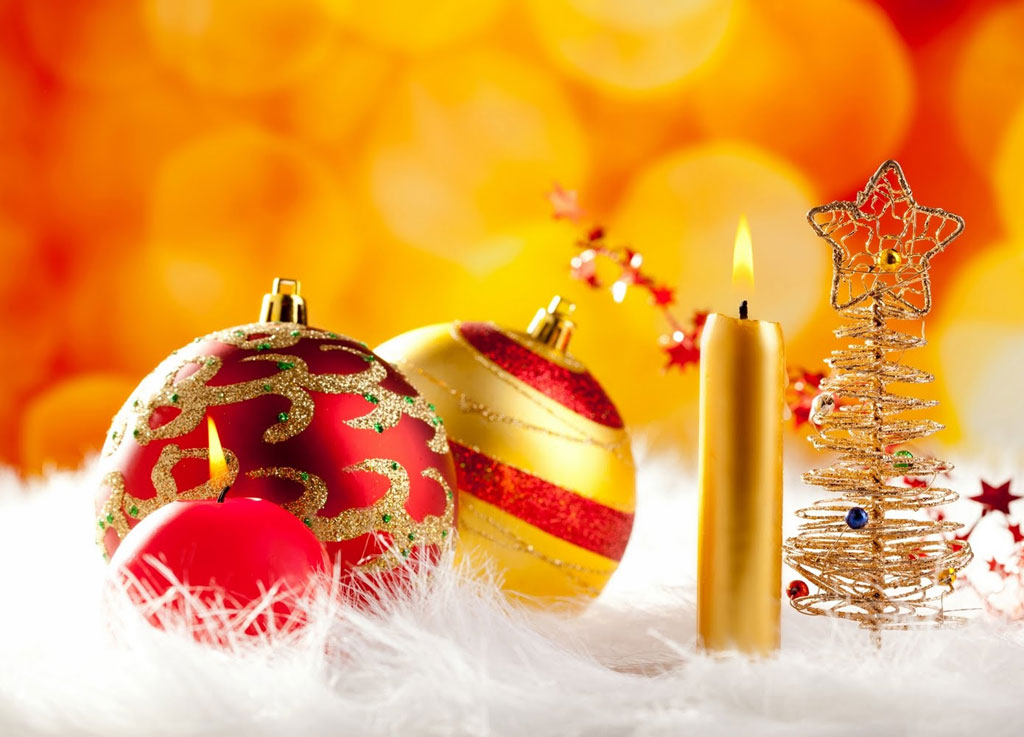 Adornos de navidad dorados