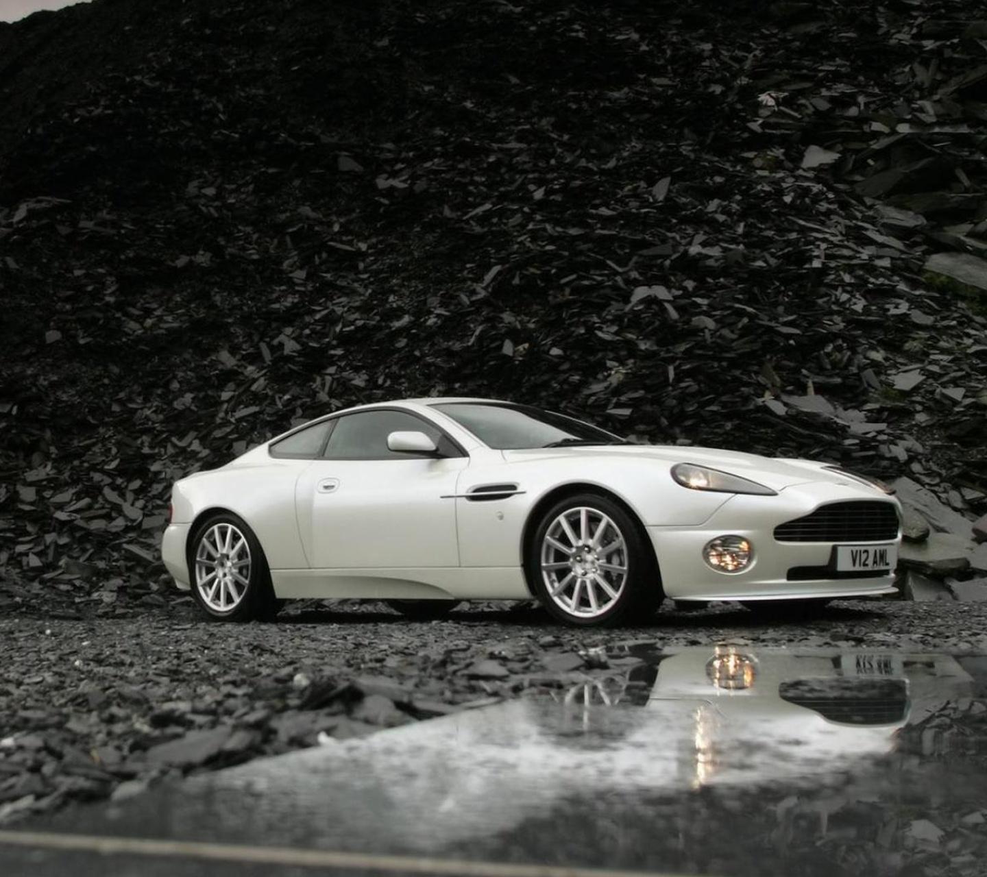 Aston Martin 3