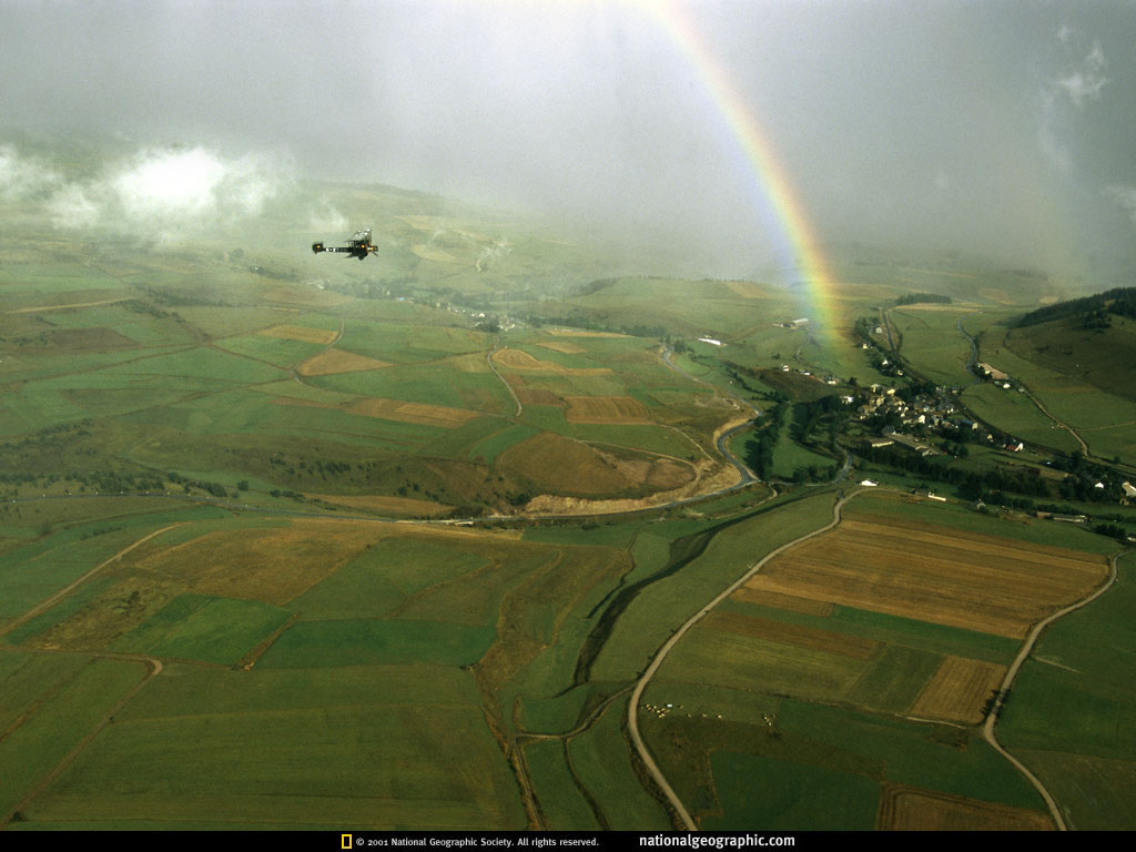 Avioneta junto a arcoiris