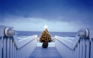 Arbol de navidad en la playa