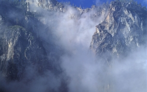 Acantilado con nubes