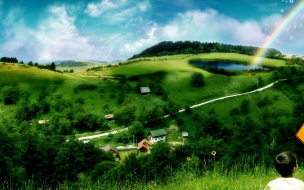 Colinas verdes con arcoiris