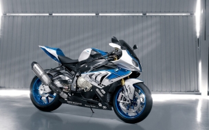 2013 bmw hp4