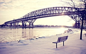 El puente y la nieve