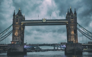 Tower bridge 2560x1440 london thames clouds