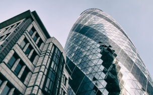 Gherkin building 2560x1440 london uk skyscrapers