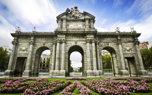 Puerta de alcala 2560x1440 madrid spain tourism travel