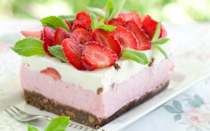 Cake 2560x1440 strawberry mint berries