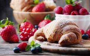 French croissants 2560x1440 fruit berries strawberry raspberry