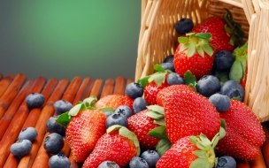 Fruits 2560x1440 summer berries strawberry blackberry basket