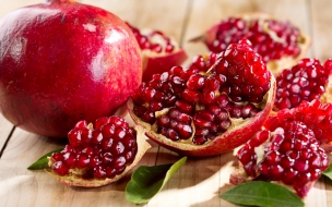 Pomegranate 2560x1440 5k