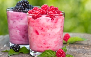 Smoothies 2560x1440 fruit raspberries blackberries mint