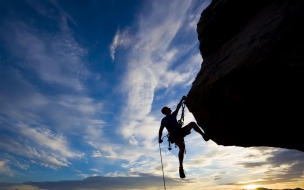 Extreme 2560x1440 silhouette climbing rock sunset